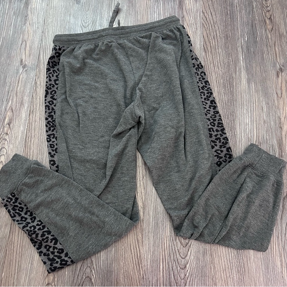 Splendid Lounge Joggers
Size S - Picture 2 of 5